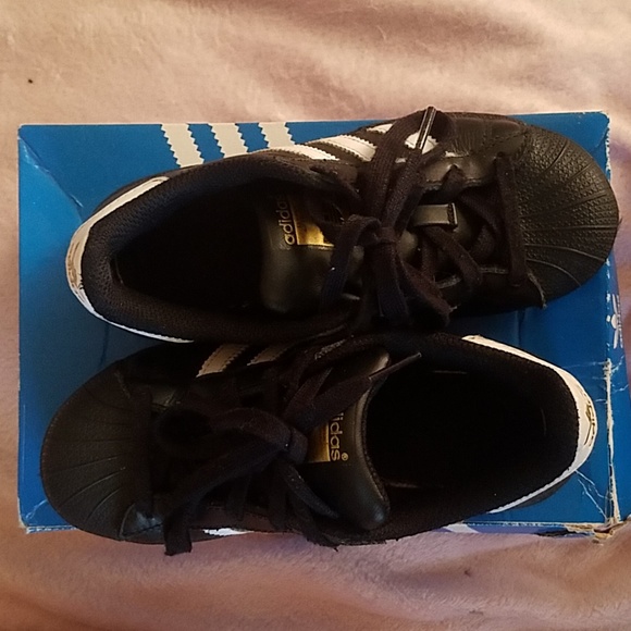 ADIDAS shell toes - Picture 2 of 4